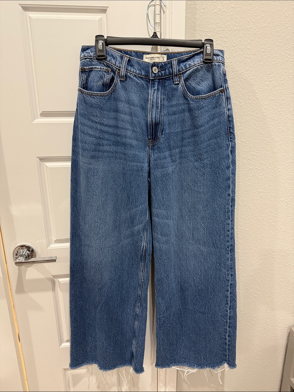 Abercrombie & Fitch Relaxed Wide-Leg Jeans in Blue